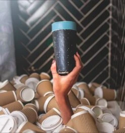 Circular&Co. Herbruikbare To Go Koffiebeker (rCUP) Zwart/zwart 8oz/227ml -Bestek Winkel 1133x1200