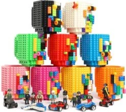 Merkloos Build On Brick Mug - Licht Blauw - 350 Ml - Bouw Je Eigen Mok Met Bouwsteentjes - BPA Vrije Drinkbeker Cadeau Voor Kinderen Of Volwassenen - Koffie Thee Limonade Of Andere Dranken - Pennenbeker - Creatief Accessoire Voor Op Bureau -HnD -Bestek Winkel 1200x1062