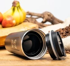 JOR Products® Thermobeker - Koffiezetapparaat - Koffiebonen - Thee - Koffiemachine - Thermoskan - Espressomachine - Reizen - Camping - Koffiefilterhouder -Bestek Winkel 1200x1125 1