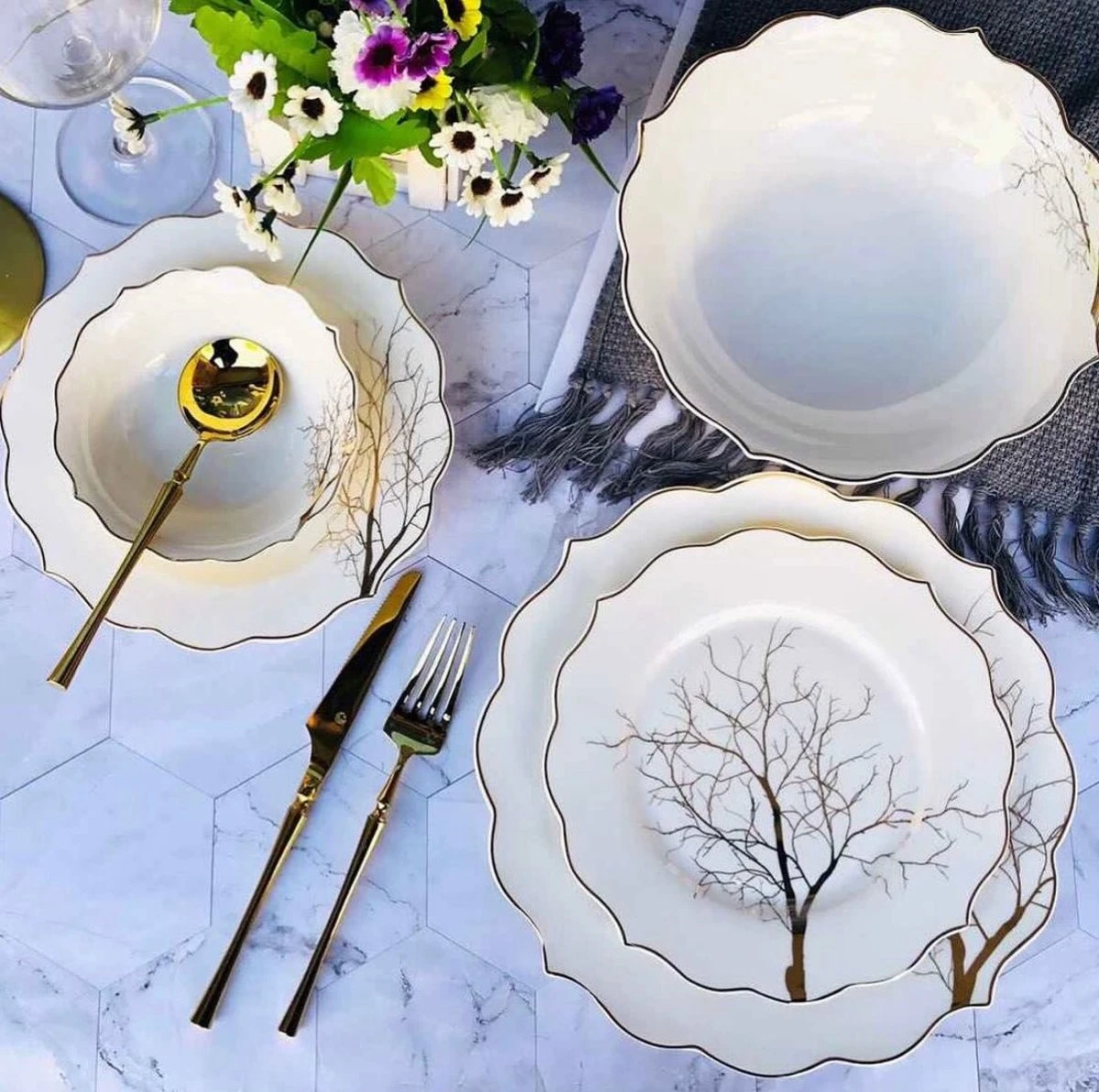 Serviesset 6 Persoons, 25 Delig Wit Met Een Gouden Rand 1 Serviesset 6 Persoons, 25 Delig Wit Met Een Gouden Rand