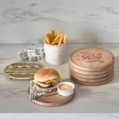 Riviera Maison Serveerplank Rond Hout Voor Hamburger - Amsterdam Burger Bar Serving Board - Bruin - Mangohout - 1 Stuk 6 Riviera Maison Serveerplank Rond Hout Voor Hamburger - Amsterdam Burger Bar Serving Board - Bruin - Mangohout - 1 Stuk -Bestek Winkel 1200x1200 740