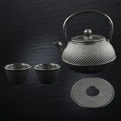SakuraTea - Theepot Set - 4-delig - Gietijzer - Zwart - 0.8L - 2 Kopjes (100ml) -Bestek Winkel 1200x1200 878