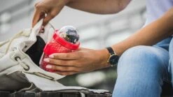 Sareva Muesli Beker - Met Lepel - Yoghurt 2 Go - Rood -Bestek Winkel 1200x675 3