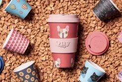Quy Cup - 90ml Ecologische Reis Beker - Espressobeker “Peanuts Snoopy Music” Met Zwarte Siliconen Deksel -Bestek Winkel 1200x810