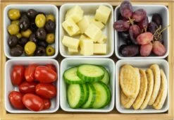 Krumble Borrelplank Met 6 Schaaltjes - Borrelplank - Tapasschaal - Serveerschaal Met Vakjes - Snackschaal - Snack- & Tappasschalen - Serveerplanken- Serveerschalen - Hout En Keramiek - 6 Delig Schaaltjes - Wit En Bruin -Bestek Winkel 1200x826 6