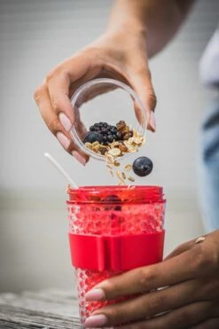 Sareva Muesli Beker - Met Lepel - Yoghurt 2 Go - Rood -Bestek Winkel 800x1200 4