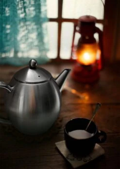 Vaja Valerie - Theepot Met Filter - Dubbelwandig - RVS - 1.2L -Bestek Winkel 857x1200 1