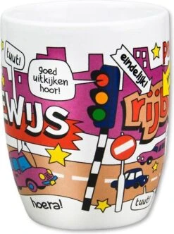 Paper Dreams Mok Cartoon-stijl Rijbewijs Keramiek 325ml Rood/wit -Bestek Winkel 893x1200