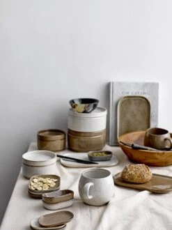 Bloomingville Addison Mokken - Aardewerk - Set Van 3 7 Bloomingville Addison Mokken - Aardewerk - Set Van 3 -Bestek Winkel 899x1200 9